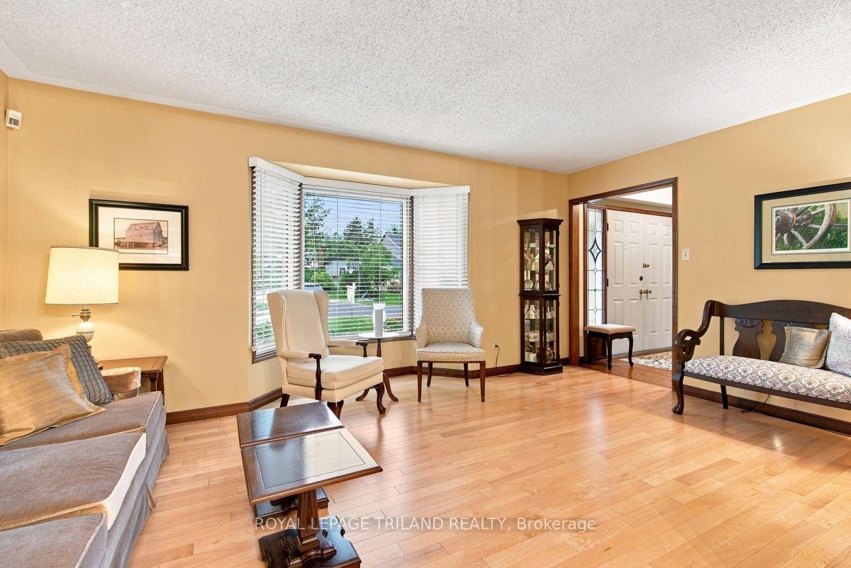 Photo 11 of 7 Glenview Crescent, London, North H — HOMEH