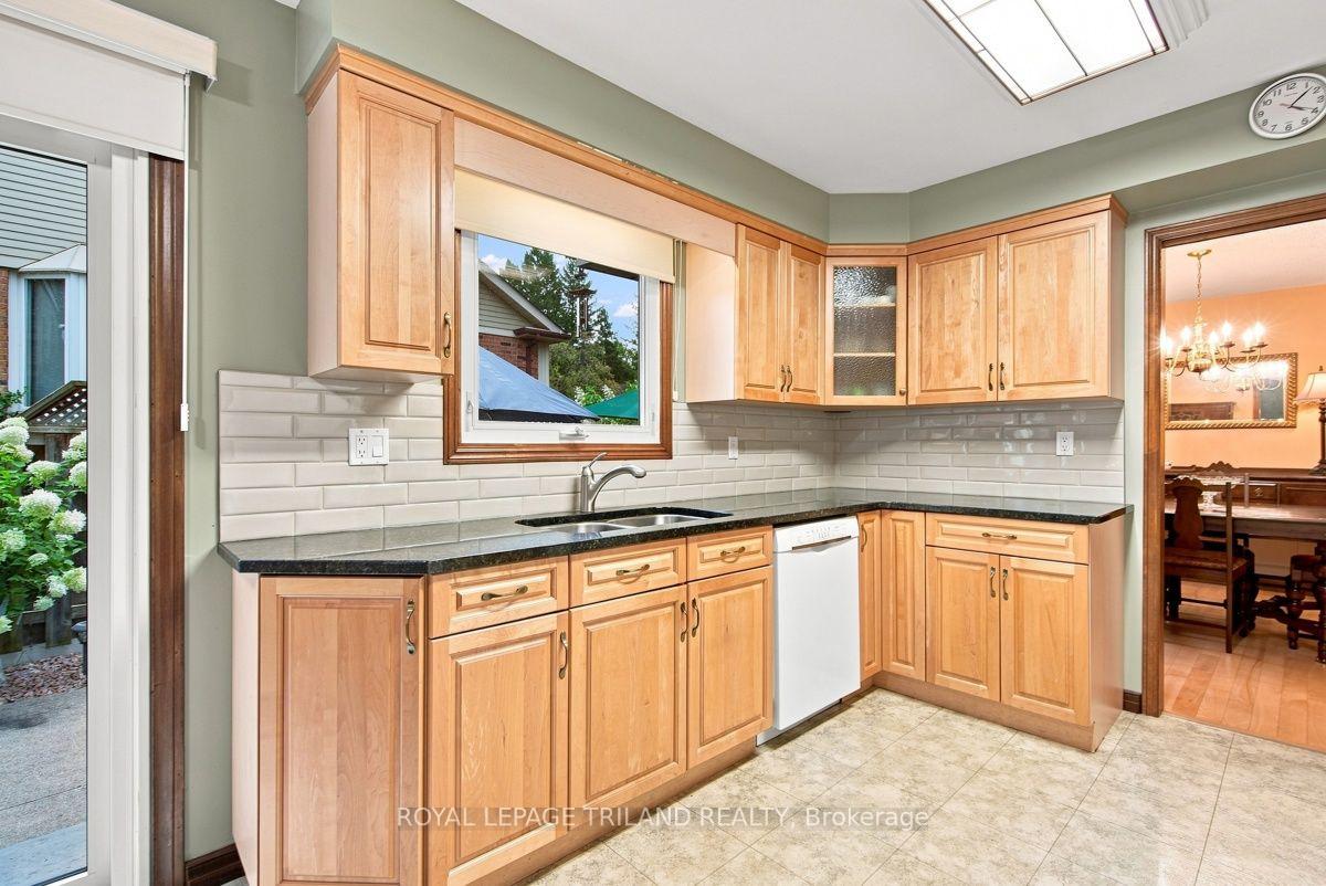 Photo 15 of 7 Glenview Crescent, London, North H — HOMEH