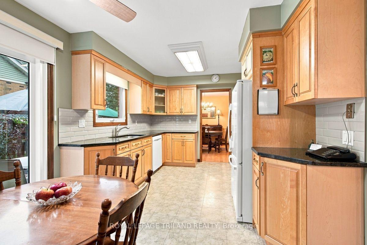 Photo 16 of 7 Glenview Crescent, London, North H — HOMEH
