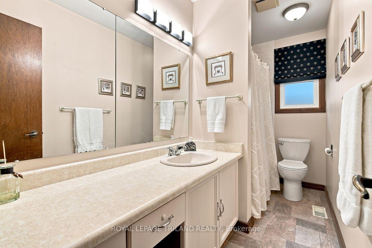 Photo 34 of 7 Glenview Crescent, London, North H — HOMEH
