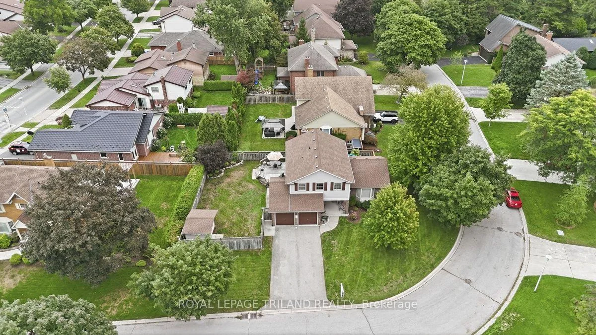 Photo 4 of 7 Glenview Crescent, London, North H — HOMEH