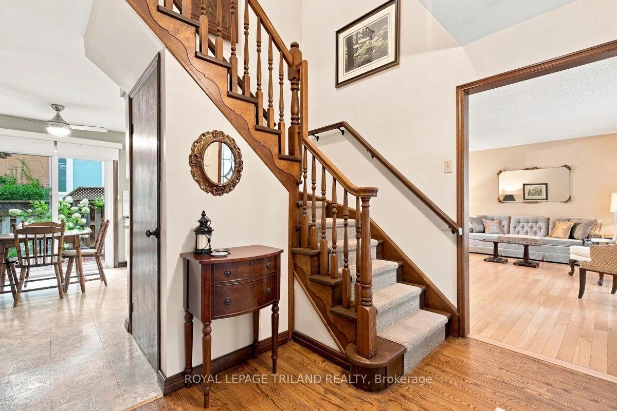 Photo 9 of 7 Glenview Crescent, London, North H — HOMEH