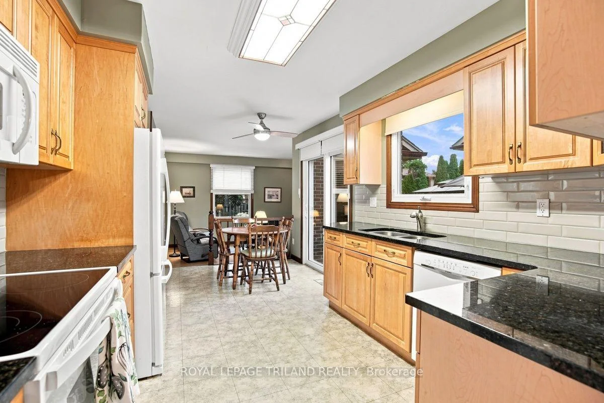 Photo 17 of 7 Glenview Crescent, London, North H — HOMEH
