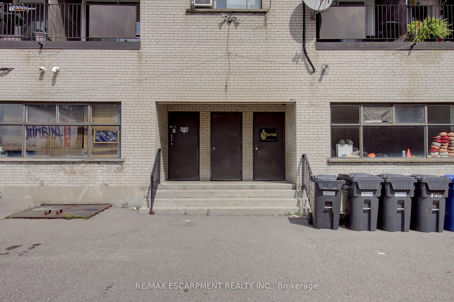 Photo 3 of Unit 9, 492 Kerr Street, Oakville, Central — HOMEH