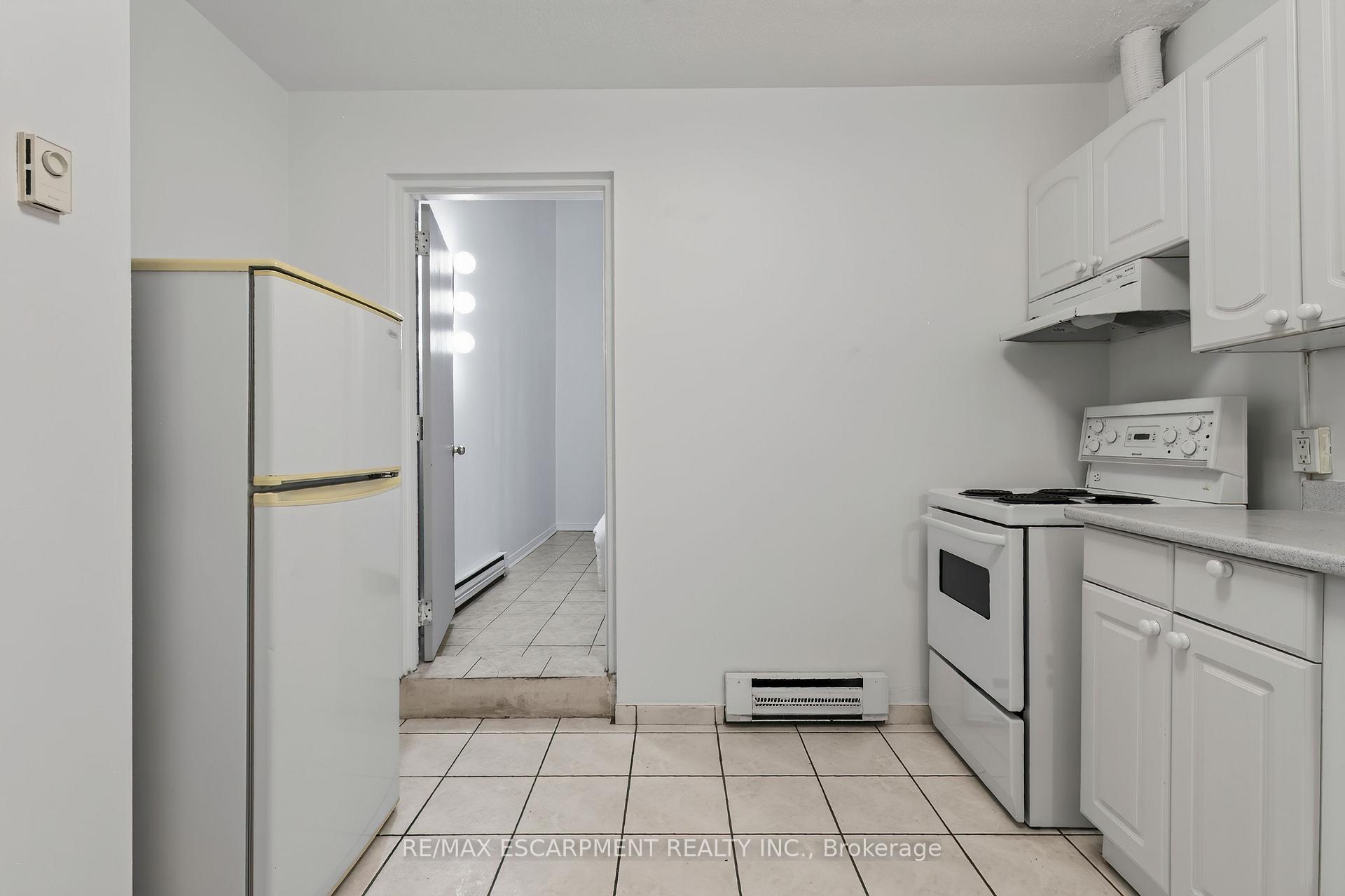 Photo 4 of Unit 9, 492 Kerr Street, Oakville, Central — HOMEH