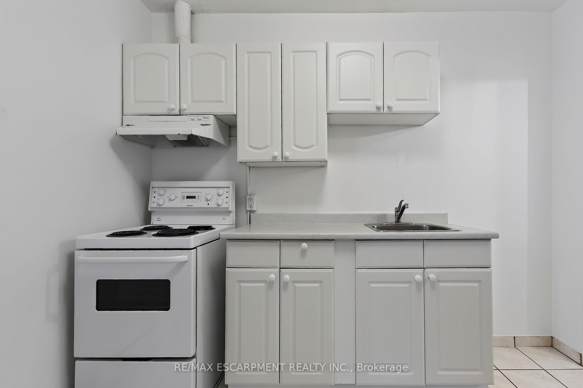 Photo 6 of Unit 9, 492 Kerr Street, Oakville, Central — HOMEH