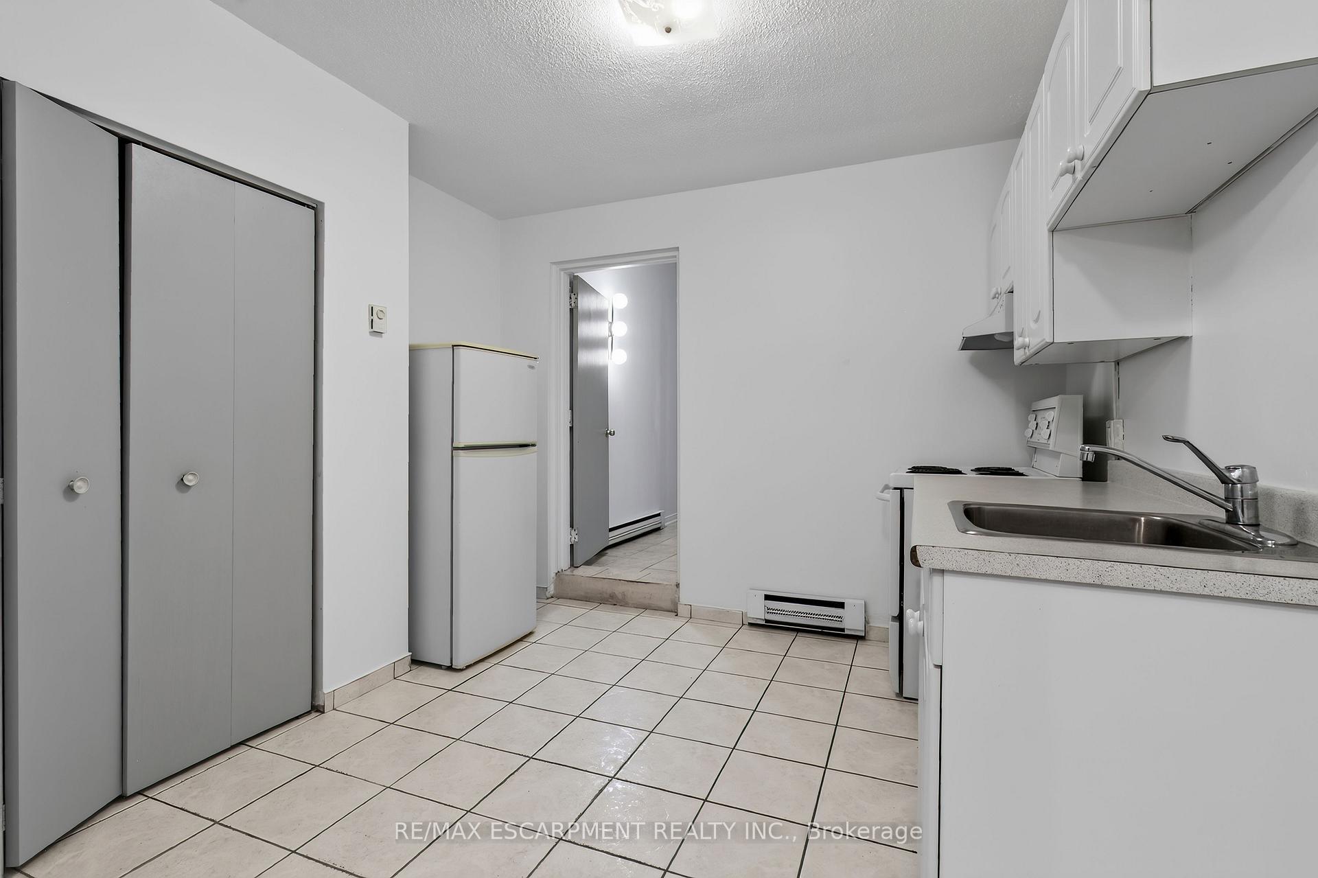 Photo 9 of Unit 9, 492 Kerr Street, Oakville, Central — HOMEH