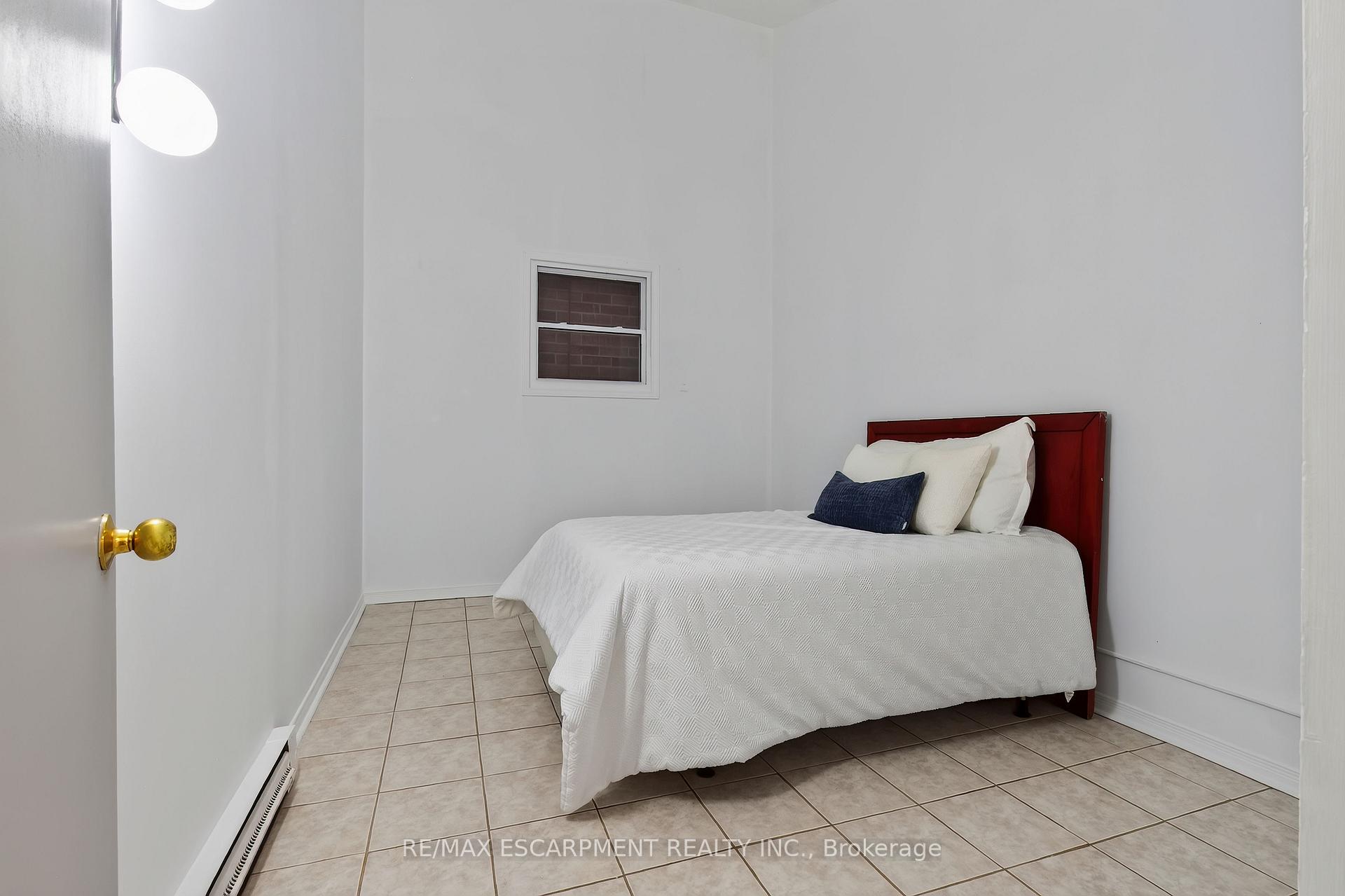 Photo 11 of Unit 9, 492 Kerr Street, Oakville, Central — HOMEH