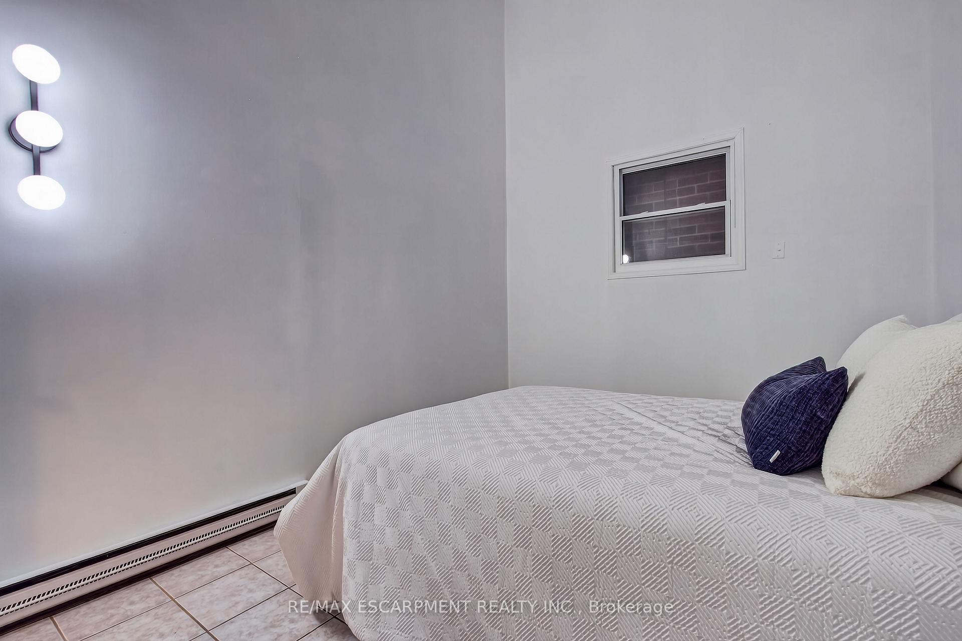 Photo 13 of Unit 9, 492 Kerr Street, Oakville, Central — HOMEH