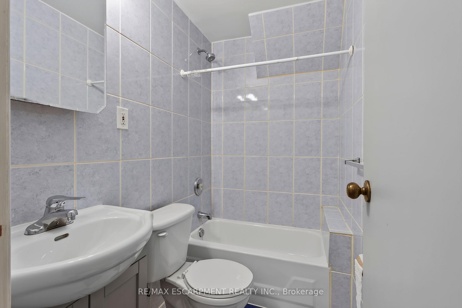 Photo 14 of Unit 9, 492 Kerr Street, Oakville, Central — HOMEH