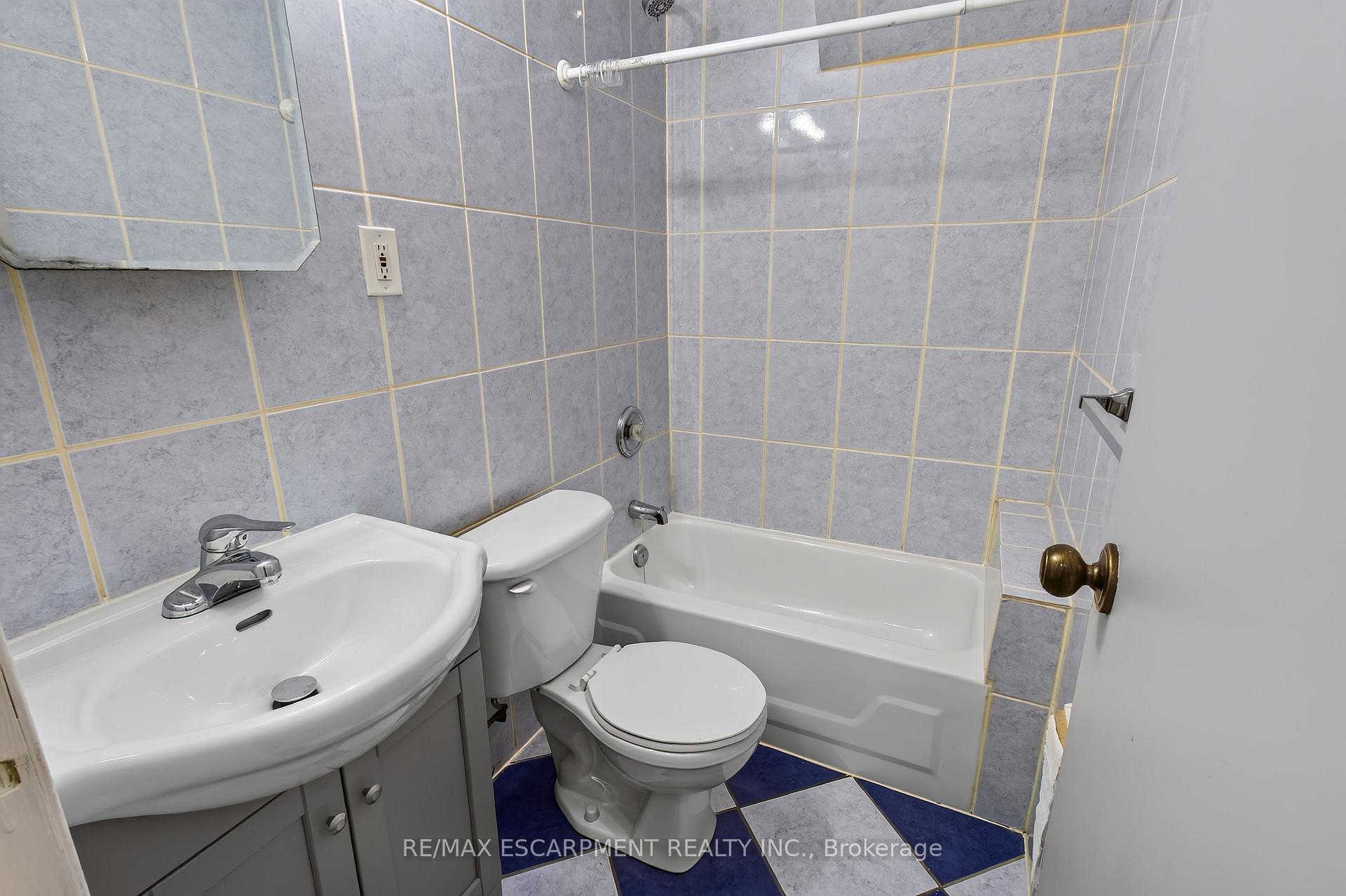 Photo 15 of Unit 9, 492 Kerr Street, Oakville, Central — HOMEH