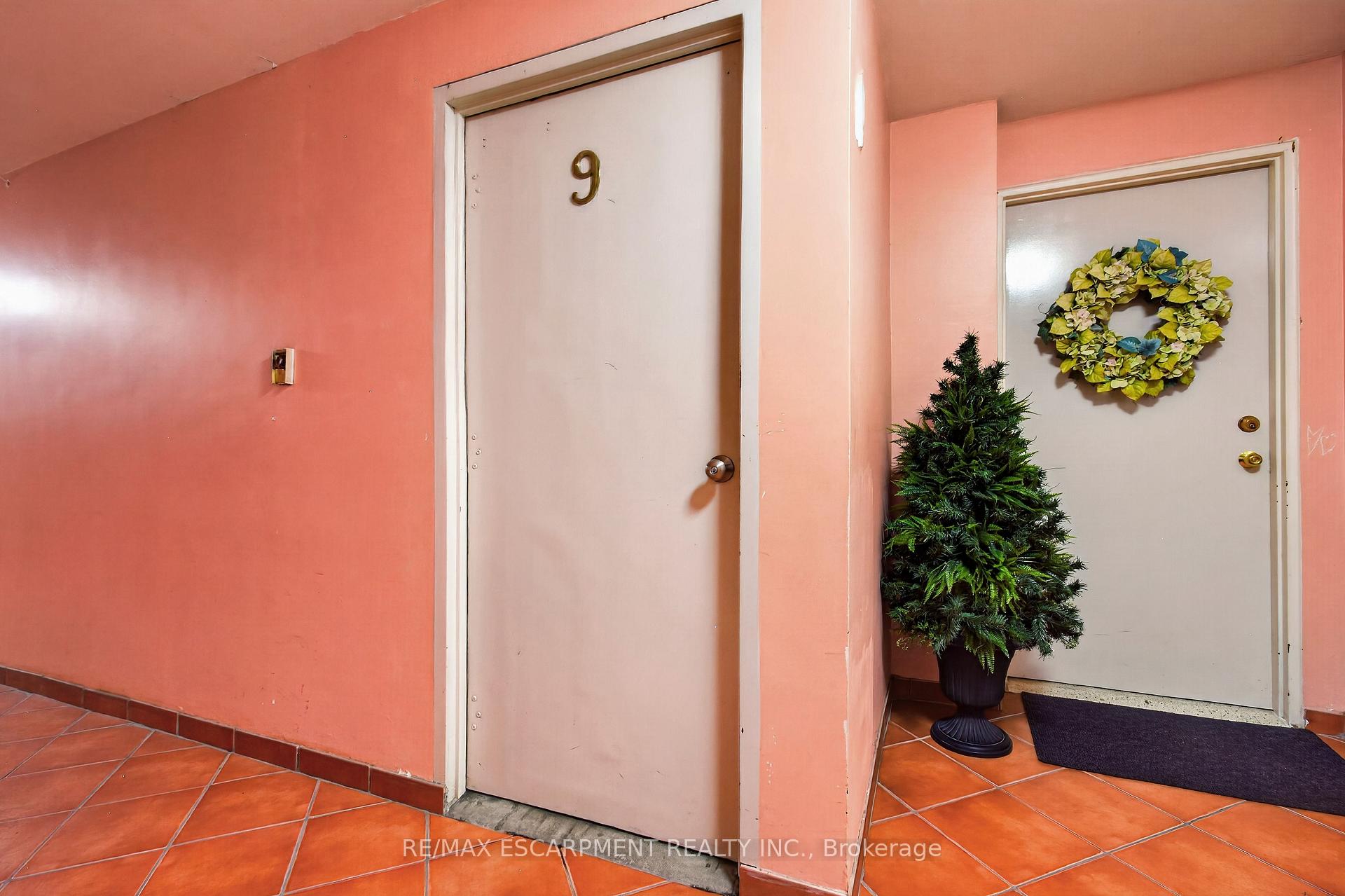 Photo 16 of Unit 9, 492 Kerr Street, Oakville, Central — HOMEH