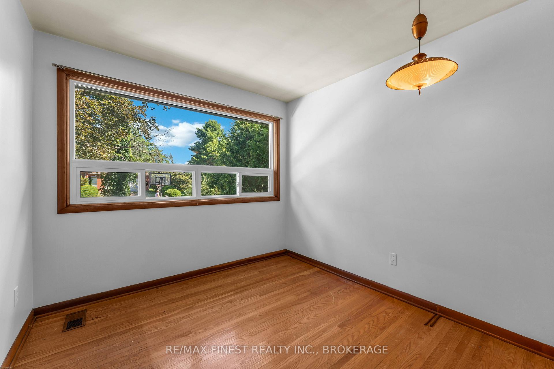 Photo 8 of 60 Sherwood Drive, Kingston, West of Sir John A. Blvd — HOMEH
