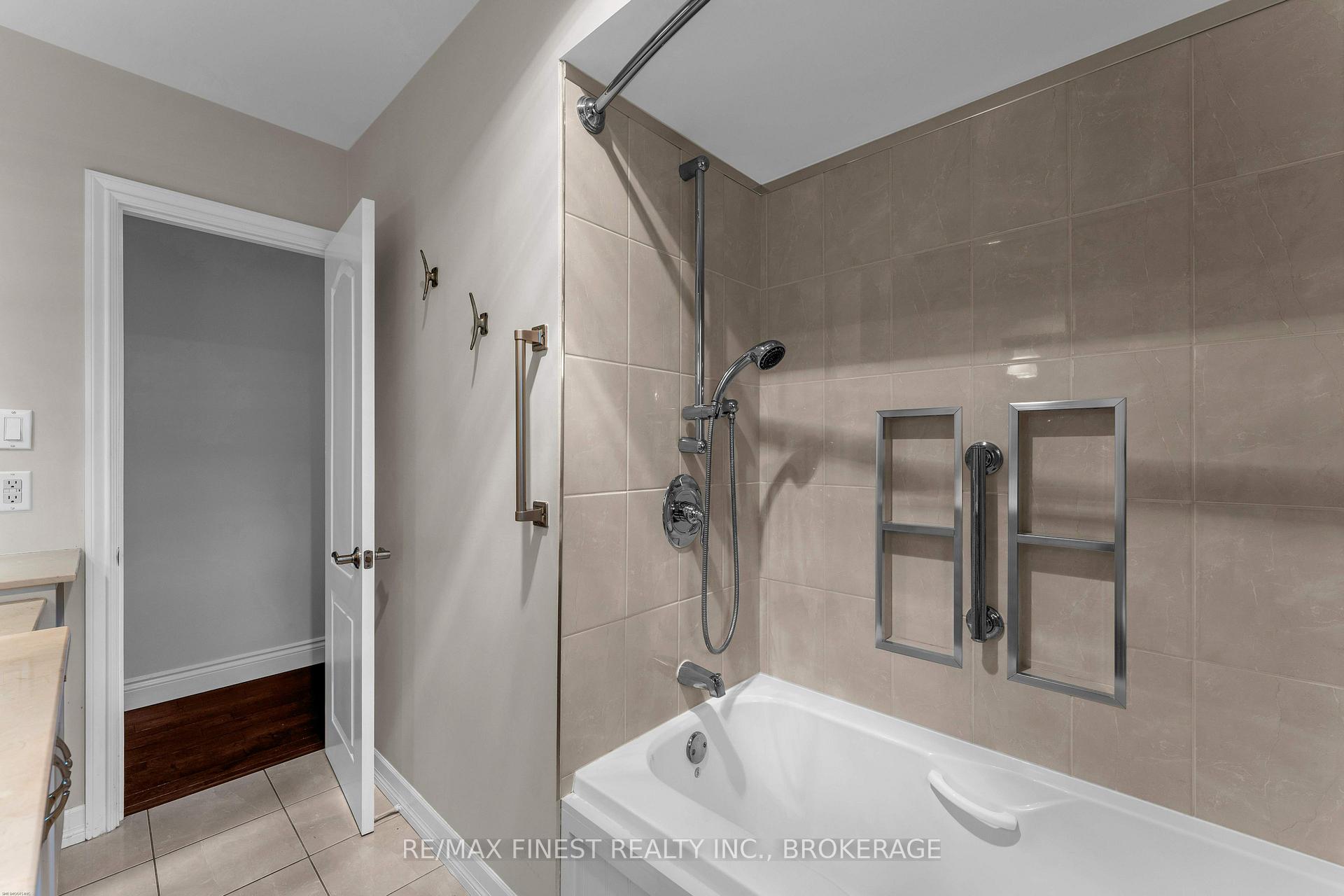 Photo 25 of 60 Sherwood Drive, Kingston, West of Sir John A. Blvd — HOMEH