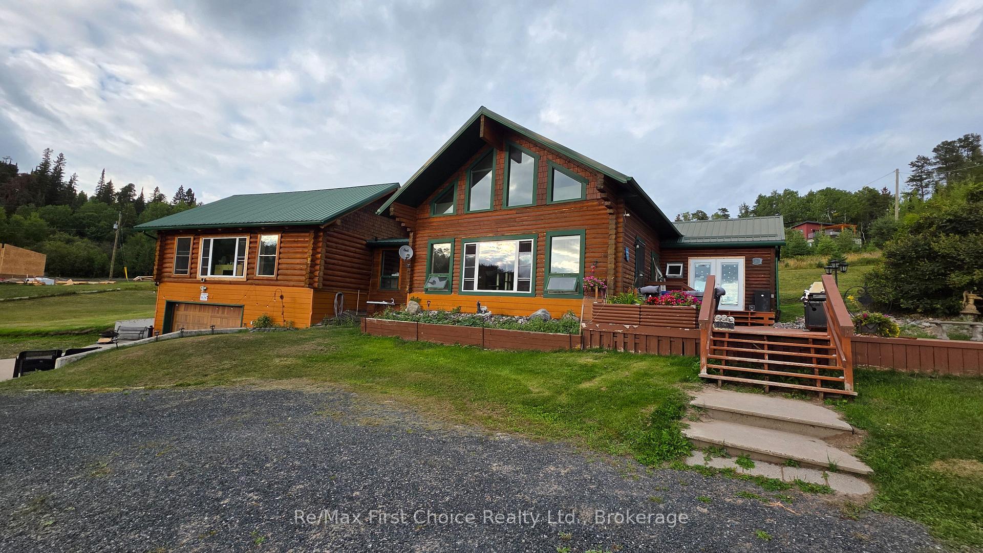 Photo of 812 Essex Road E