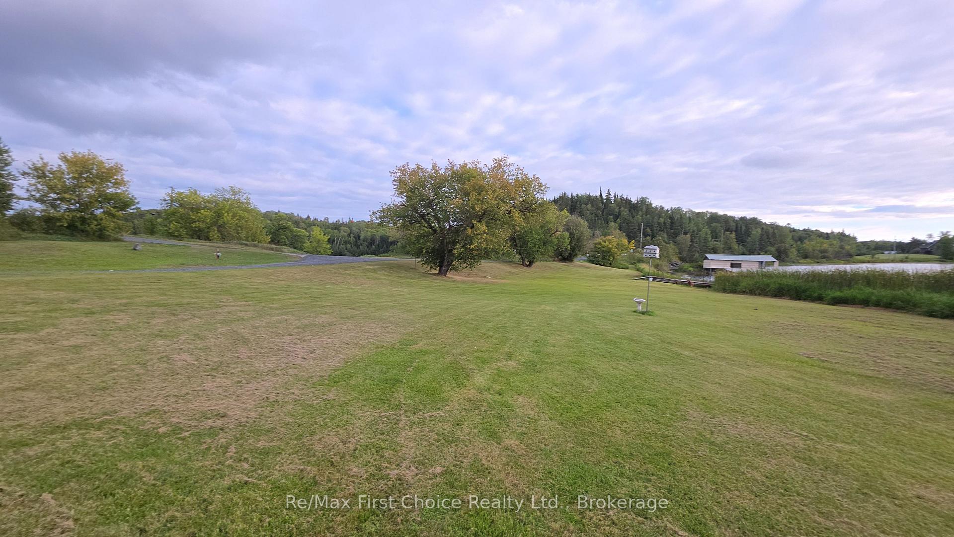Photo 7 of 812 Essex Road E, Kenora, Kenora Northeast — HOMEH