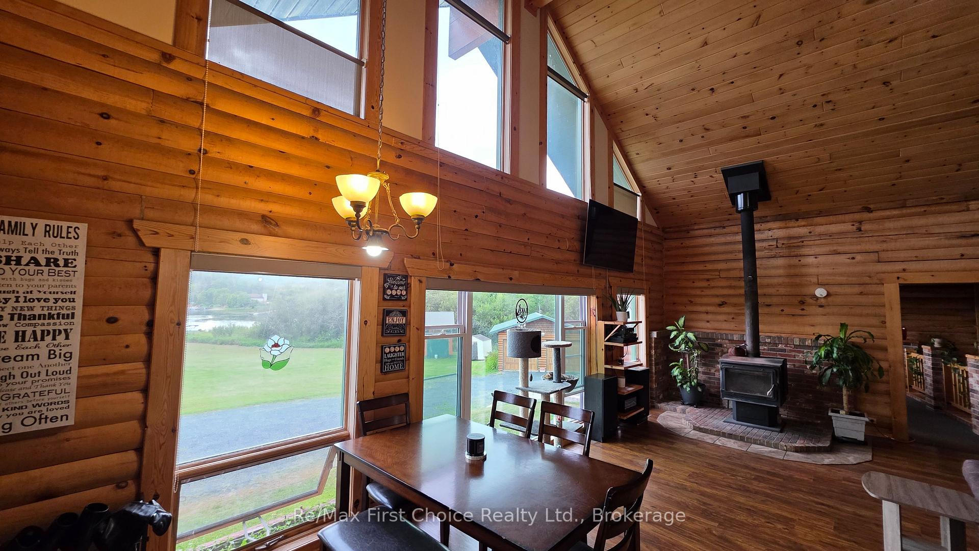 Photo 11 of 812 Essex Road E, Kenora, Kenora Northeast — HOMEH
