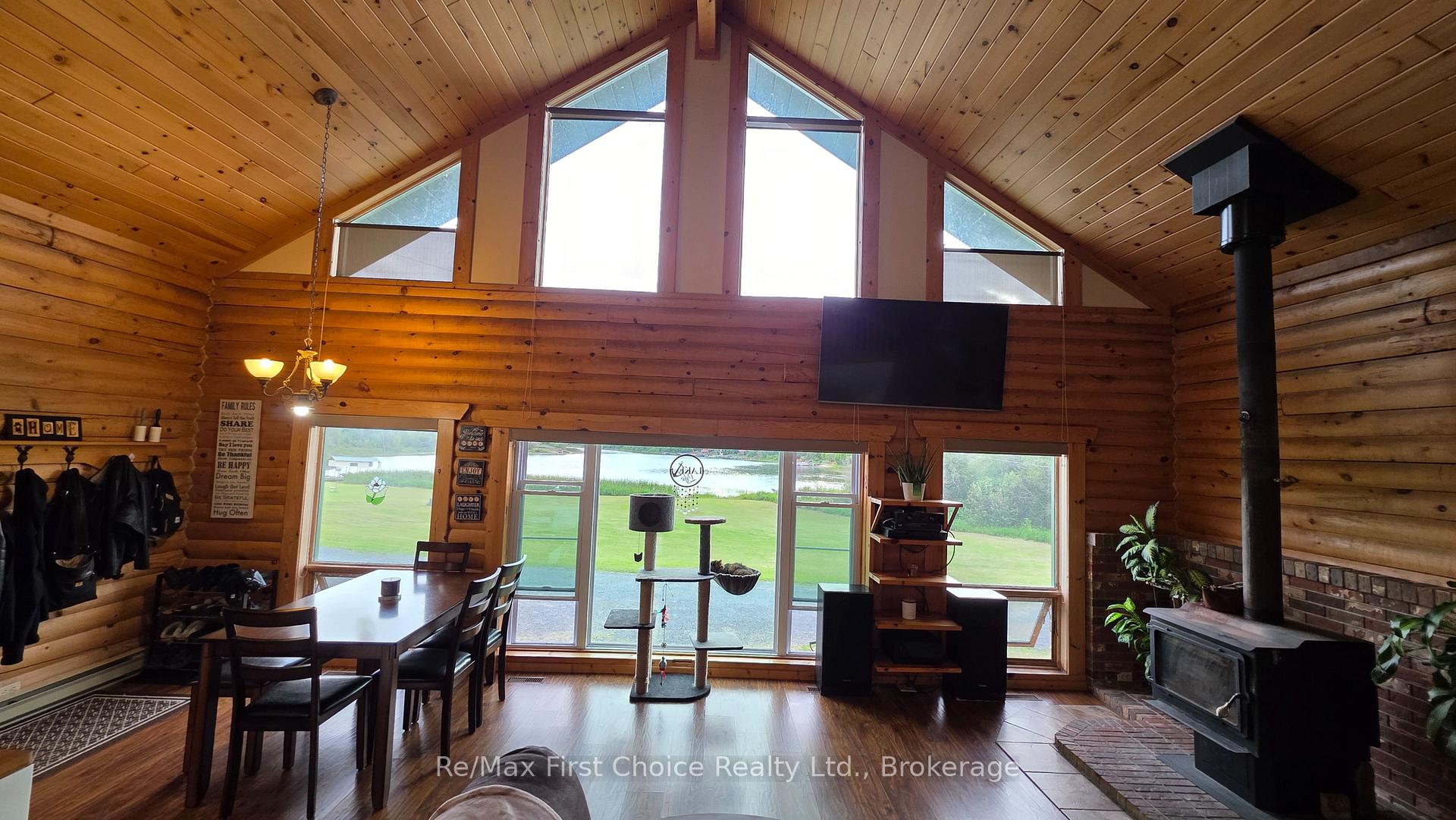 Photo 12 of 812 Essex Road E, Kenora, Kenora Northeast — HOMEH