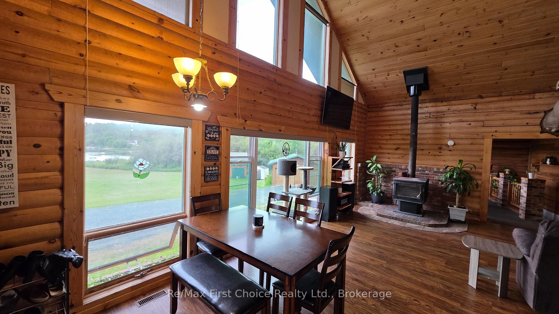 Photo 14 of 812 Essex Road E, Kenora, Kenora Northeast — HOMEH