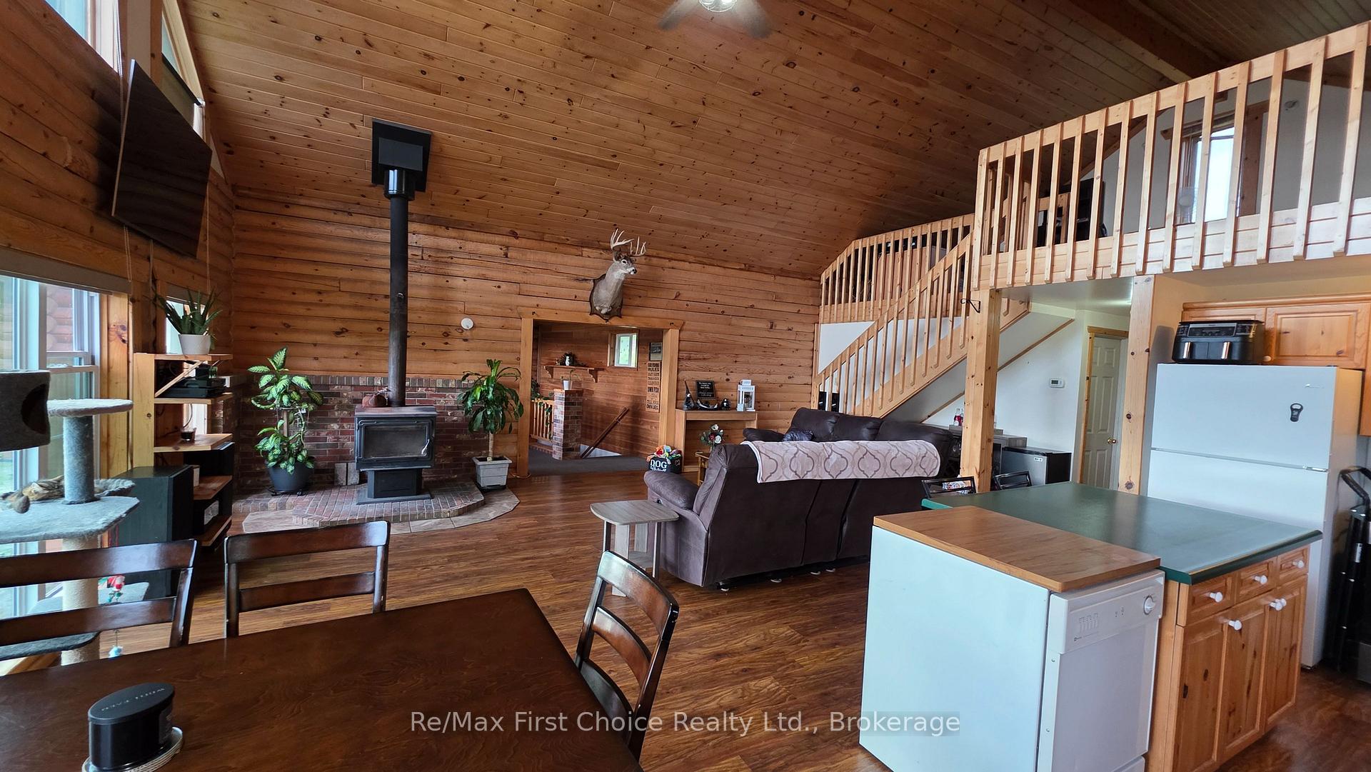 Photo 16 of 812 Essex Road E, Kenora, Kenora Northeast — HOMEH