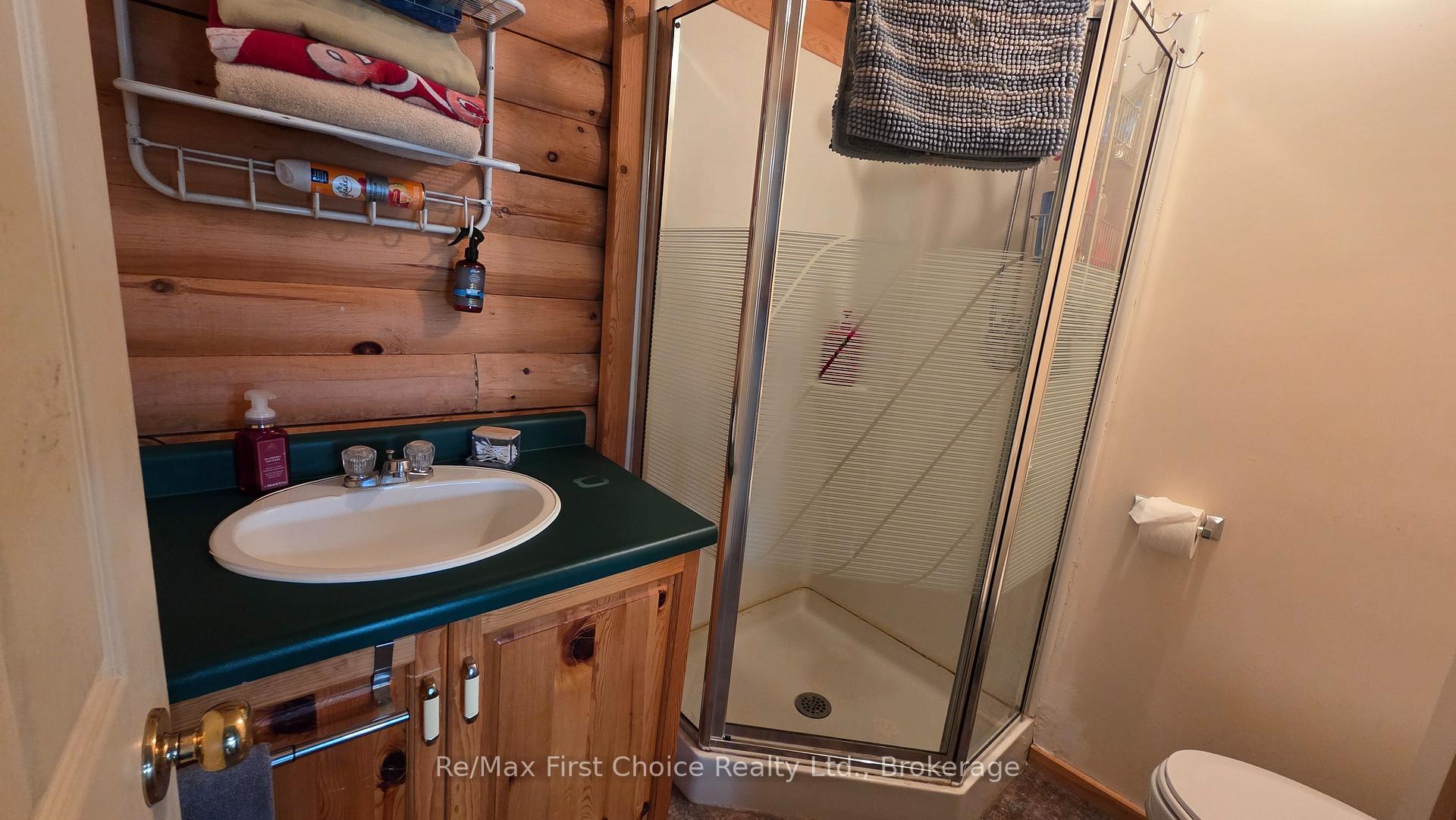Photo 24 of 812 Essex Road E, Kenora, Kenora Northeast — HOMEH