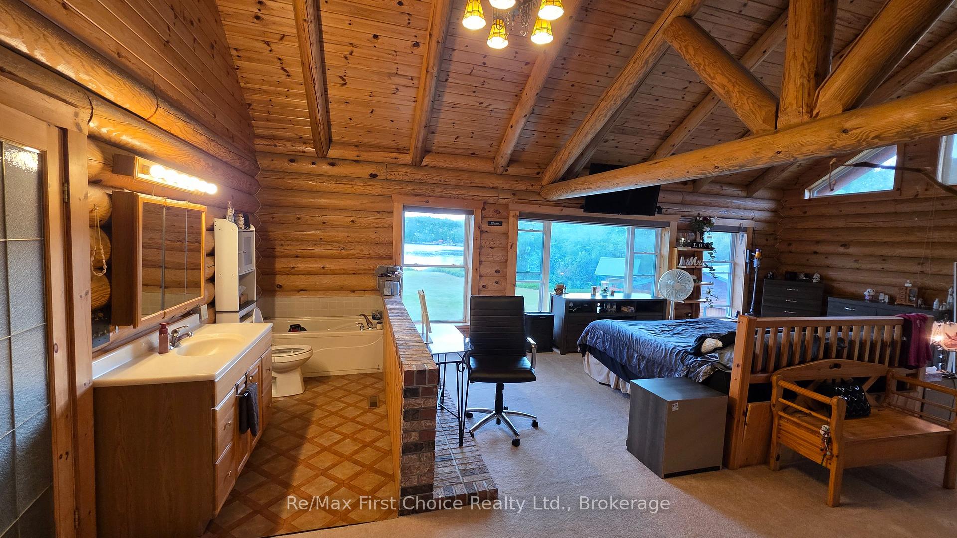 Photo 31 of 812 Essex Road E, Kenora, Kenora Northeast — HOMEH