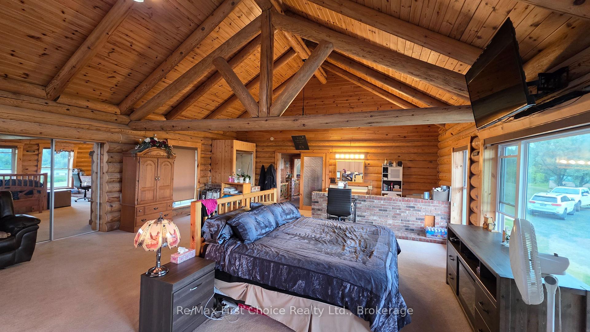 Photo 33 of 812 Essex Road E, Kenora, Kenora Northeast — HOMEH