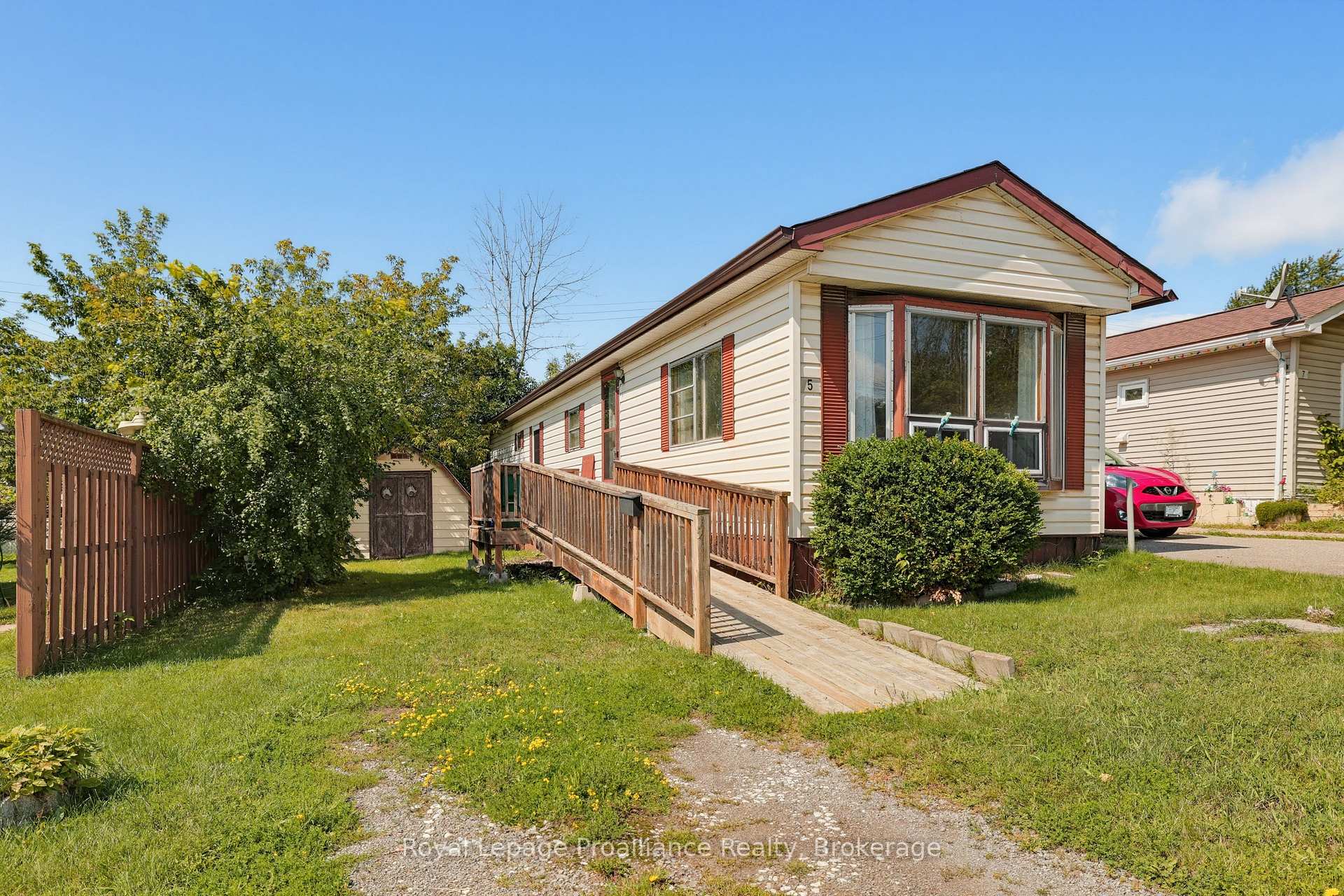 Photo of 5 Kenneth Boulevard