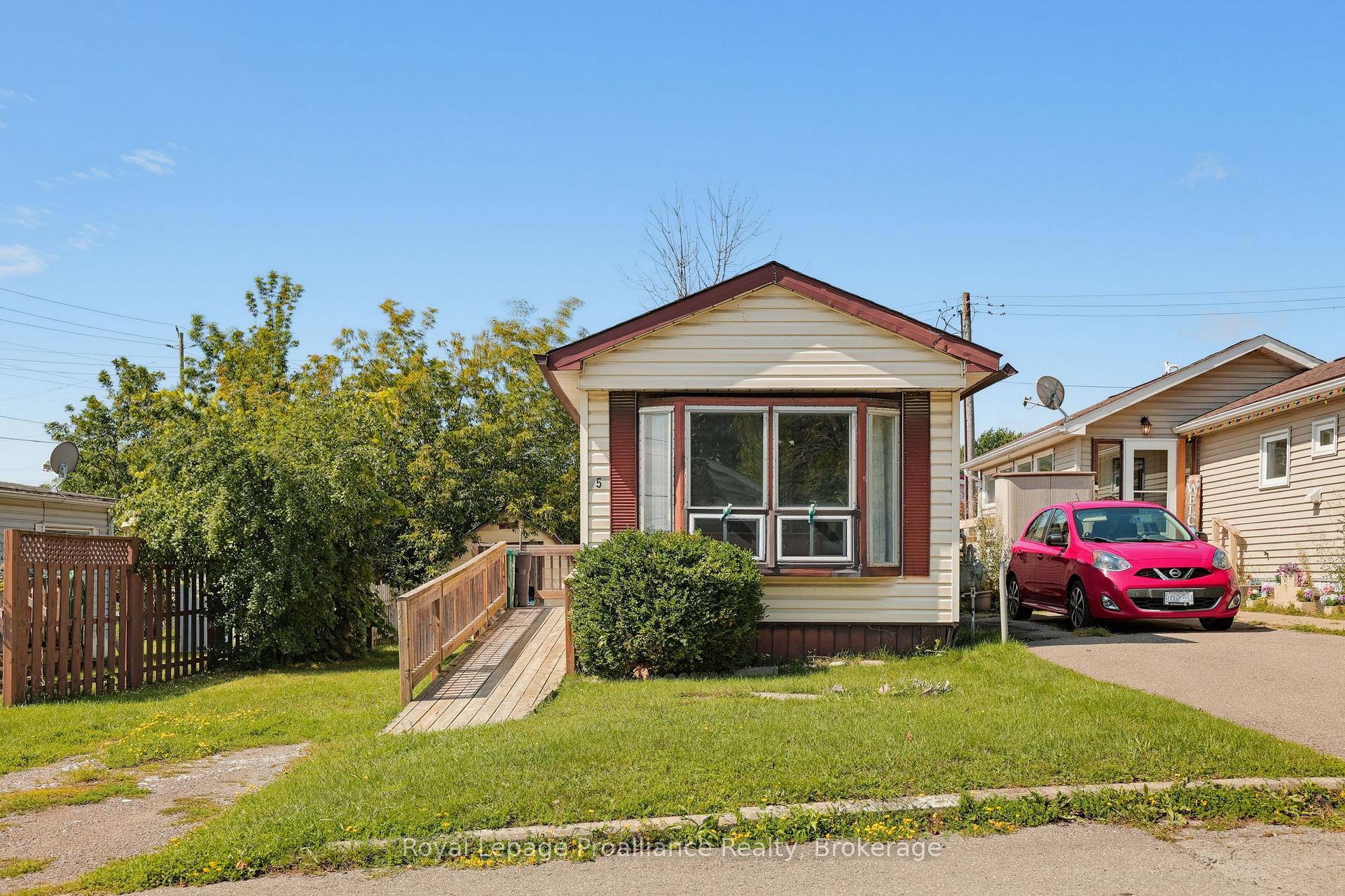Photo 2 of 5 Kenneth Boulevard, Quinte West, Sidney Ward — HOMEH