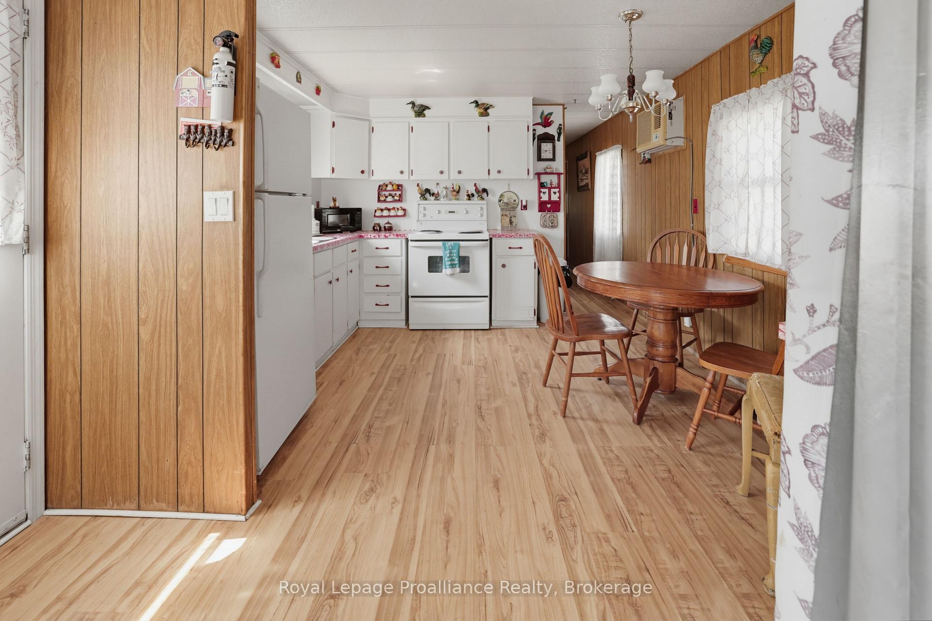 Photo 3 of 5 Kenneth Boulevard, Quinte West, Sidney Ward — HOMEH