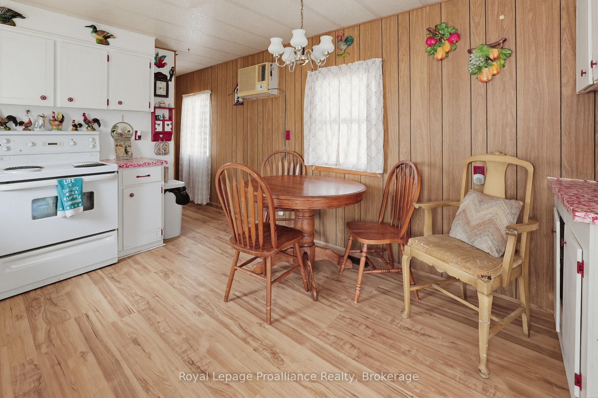 Photo 4 of 5 Kenneth Boulevard, Quinte West, Sidney Ward — HOMEH