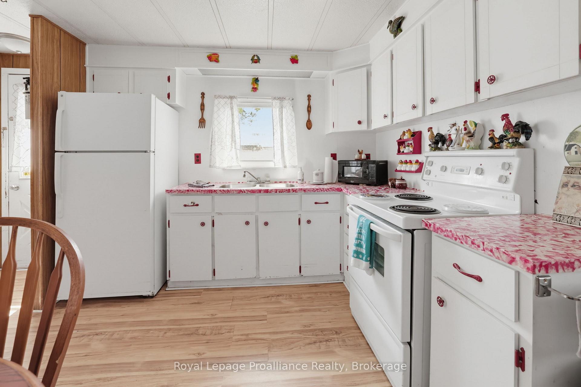 Photo 5 of 5 Kenneth Boulevard, Quinte West, Sidney Ward — HOMEH