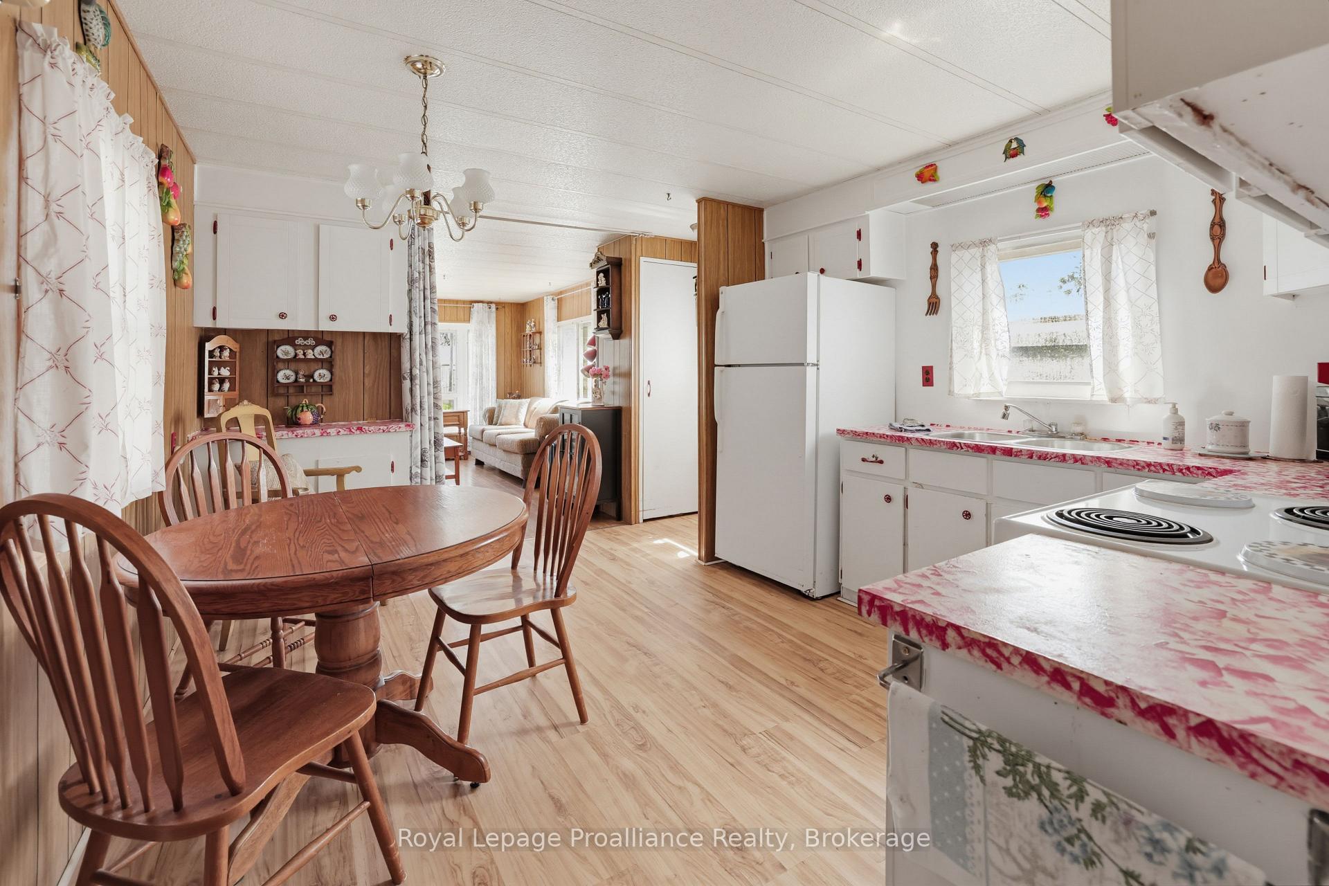Photo 6 of 5 Kenneth Boulevard, Quinte West, Sidney Ward — HOMEH