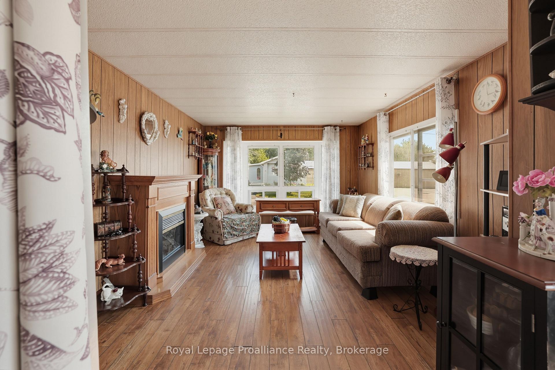 Photo 8 of 5 Kenneth Boulevard, Quinte West, Sidney Ward — HOMEH