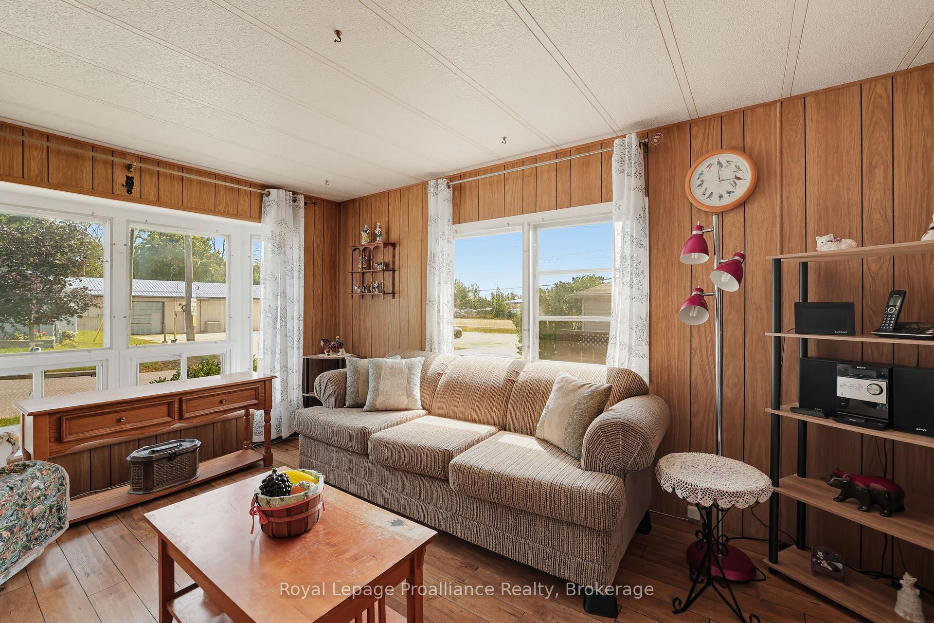 Photo 9 of 5 Kenneth Boulevard, Quinte West, Sidney Ward — HOMEH