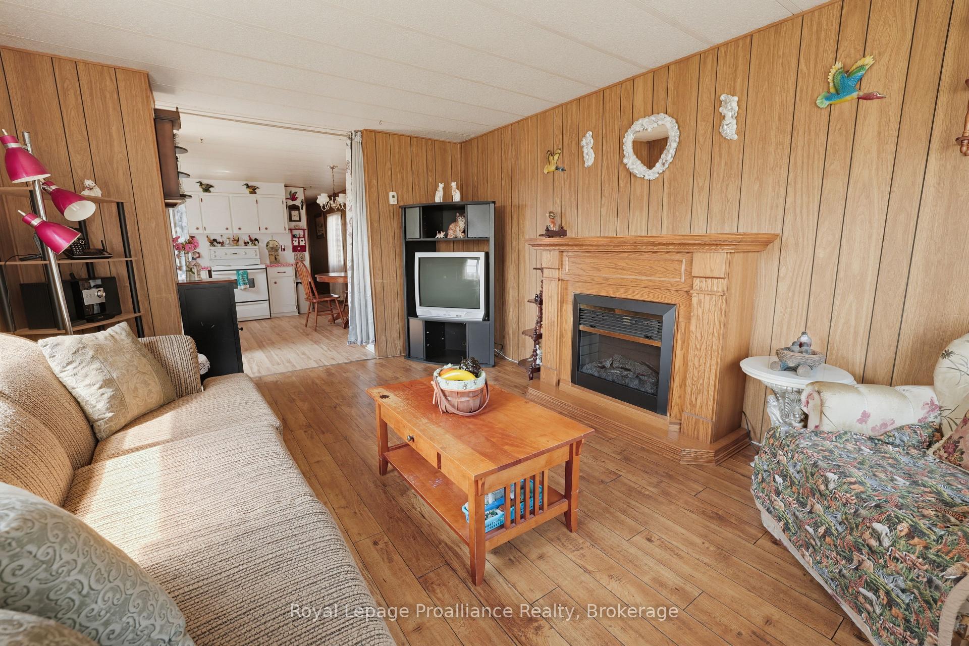 Photo 10 of 5 Kenneth Boulevard, Quinte West, Sidney Ward — HOMEH