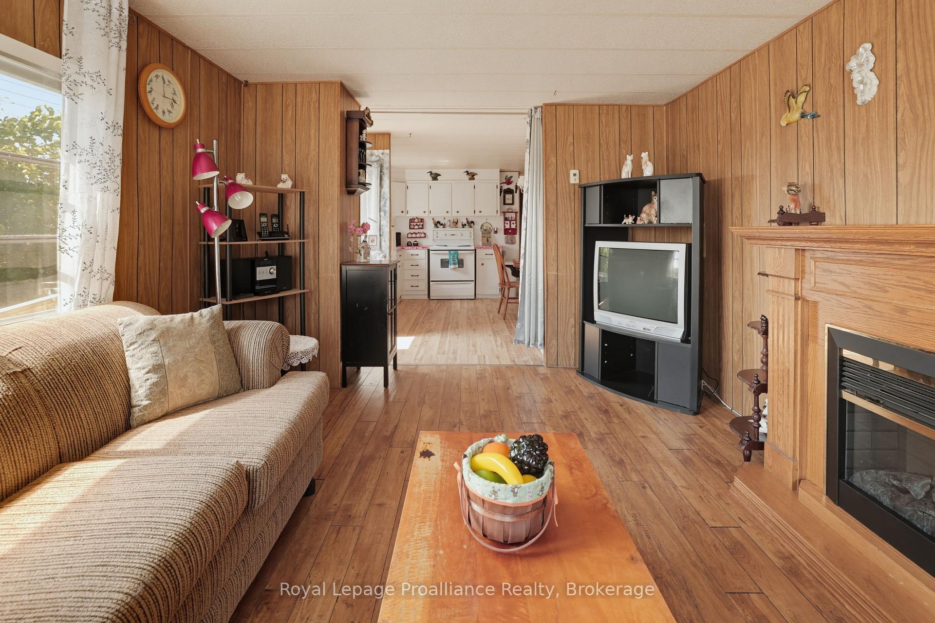 Photo 11 of 5 Kenneth Boulevard, Quinte West, Sidney Ward — HOMEH