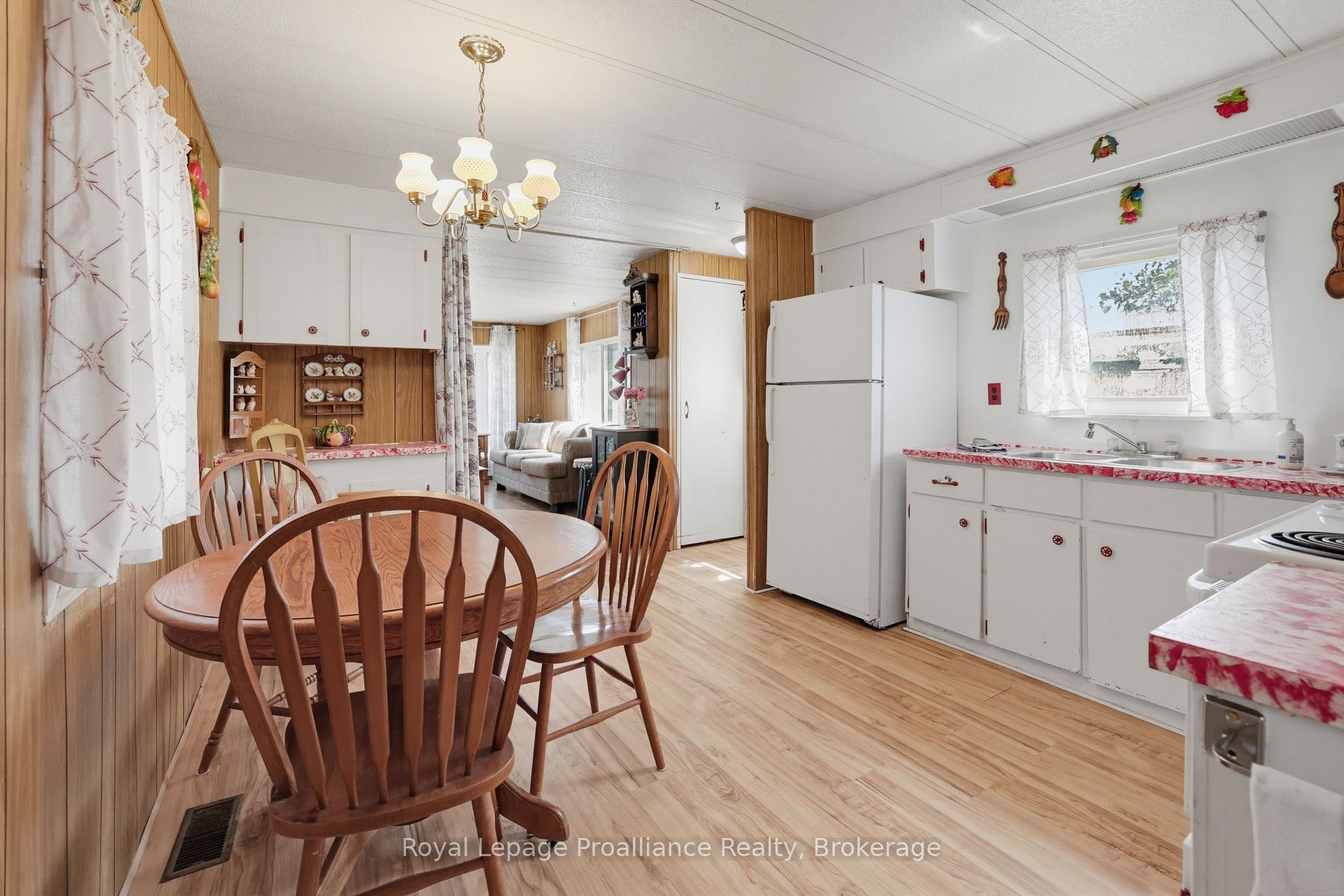 Photo 27 of 5 Kenneth Boulevard, Quinte West, Sidney Ward — HOMEH