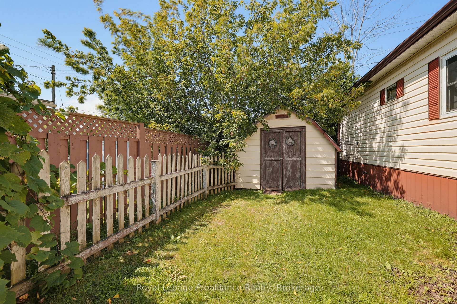 Photo 28 of 5 Kenneth Boulevard, Quinte West, Sidney Ward — HOMEH