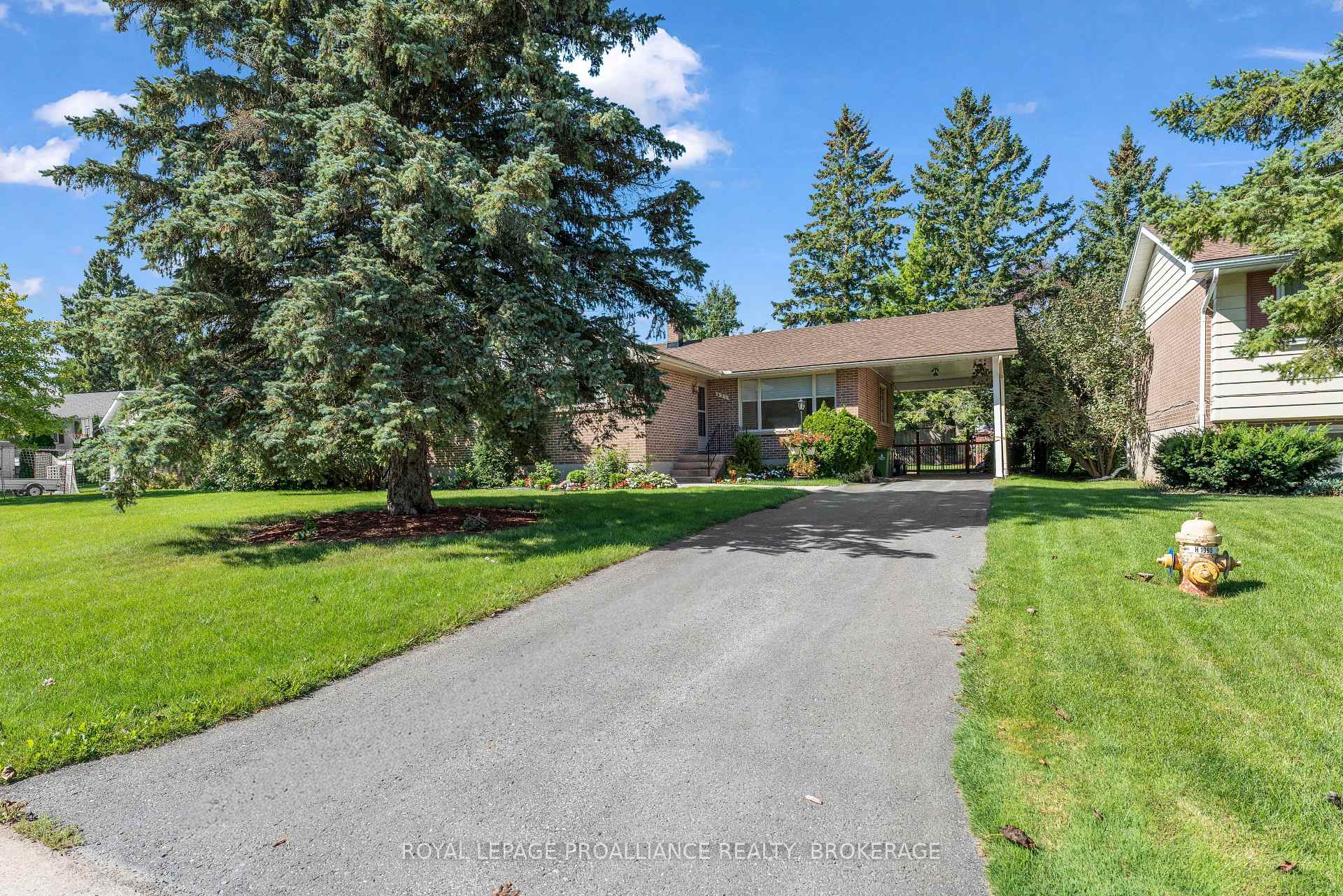 Photo 2 of 421 Windward Place, Kingston, City SouthWest — HOMEH