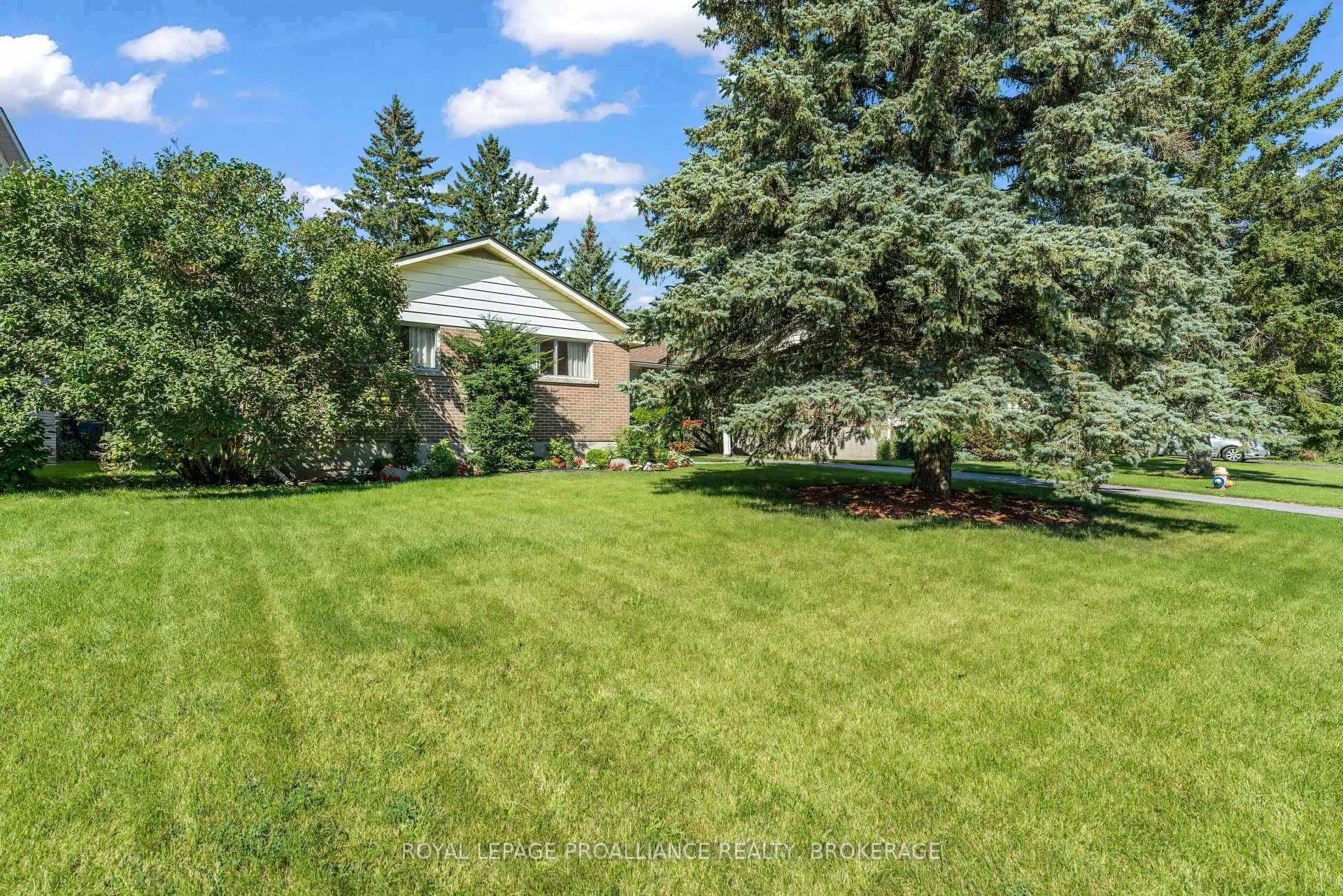 Photo 3 of 421 Windward Place, Kingston, City SouthWest — HOMEH