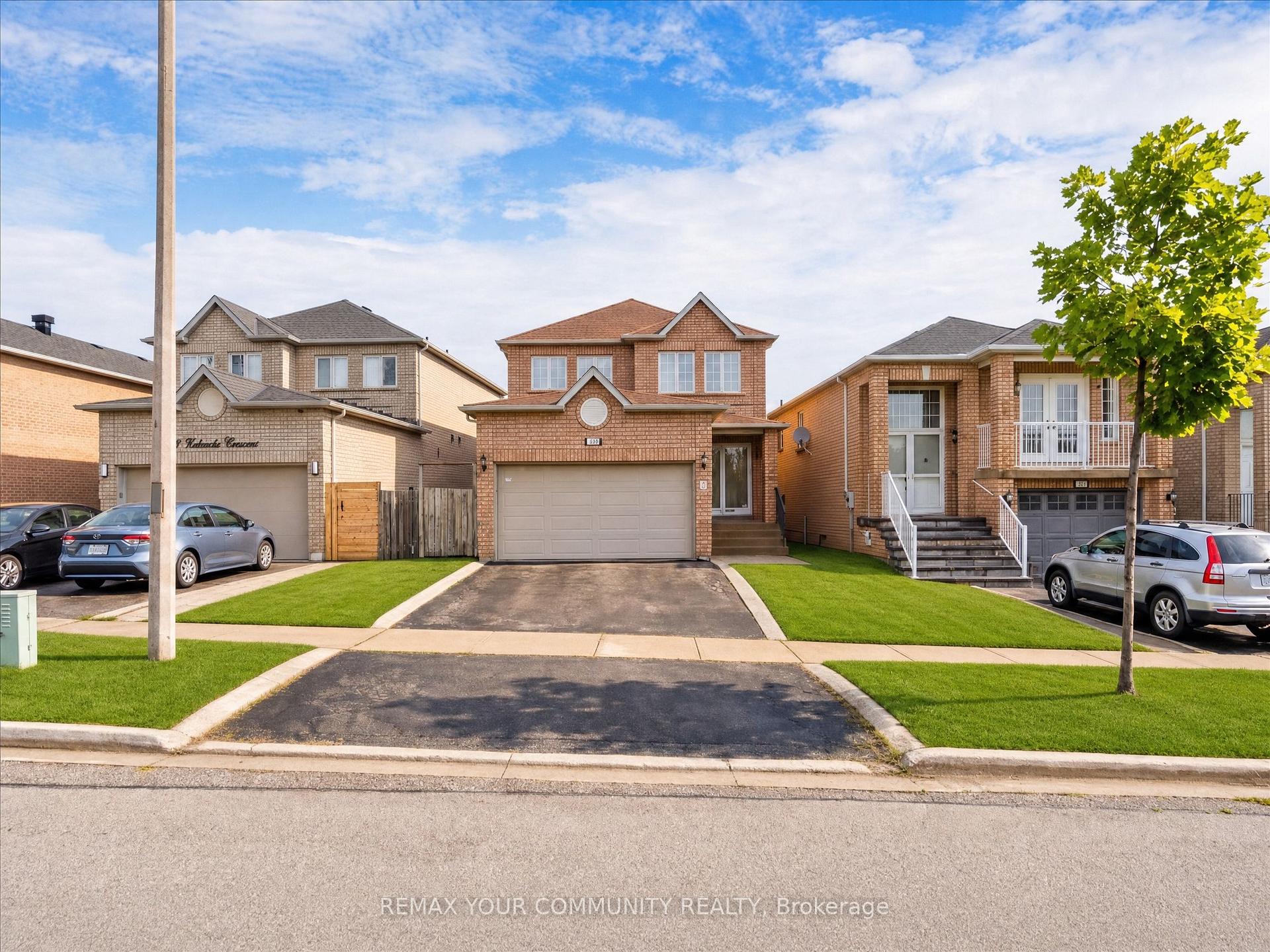 Photo 2 of 129 Colombo Crescent, Vaughan, Maple — HOMEH