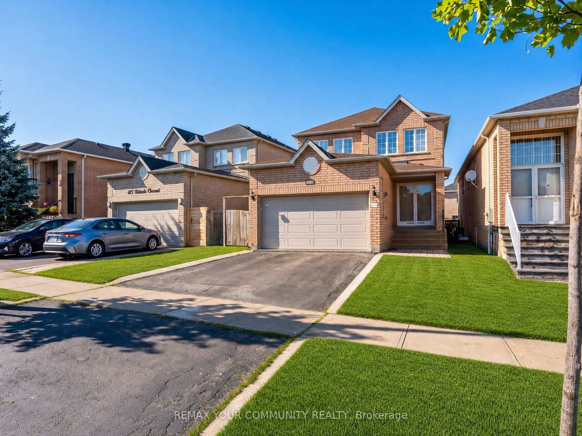 Photo 3 of 129 Colombo Crescent, Vaughan, Maple — HOMEH
