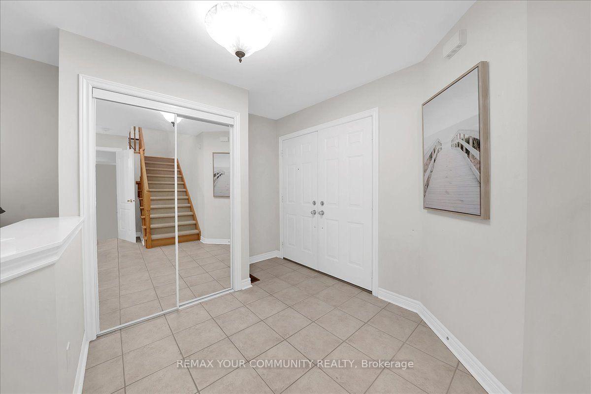 Photo 5 of 129 Colombo Crescent, Vaughan, Maple — HOMEH