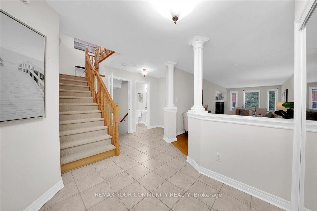 Photo 6 of 129 Colombo Crescent, Vaughan, Maple — HOMEH