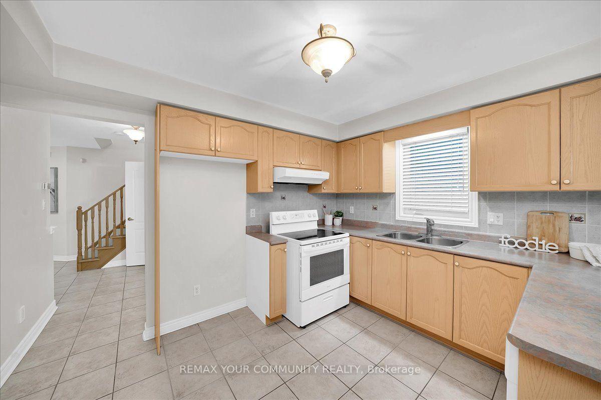 Photo 18 of 129 Colombo Crescent, Vaughan, Maple — HOMEH