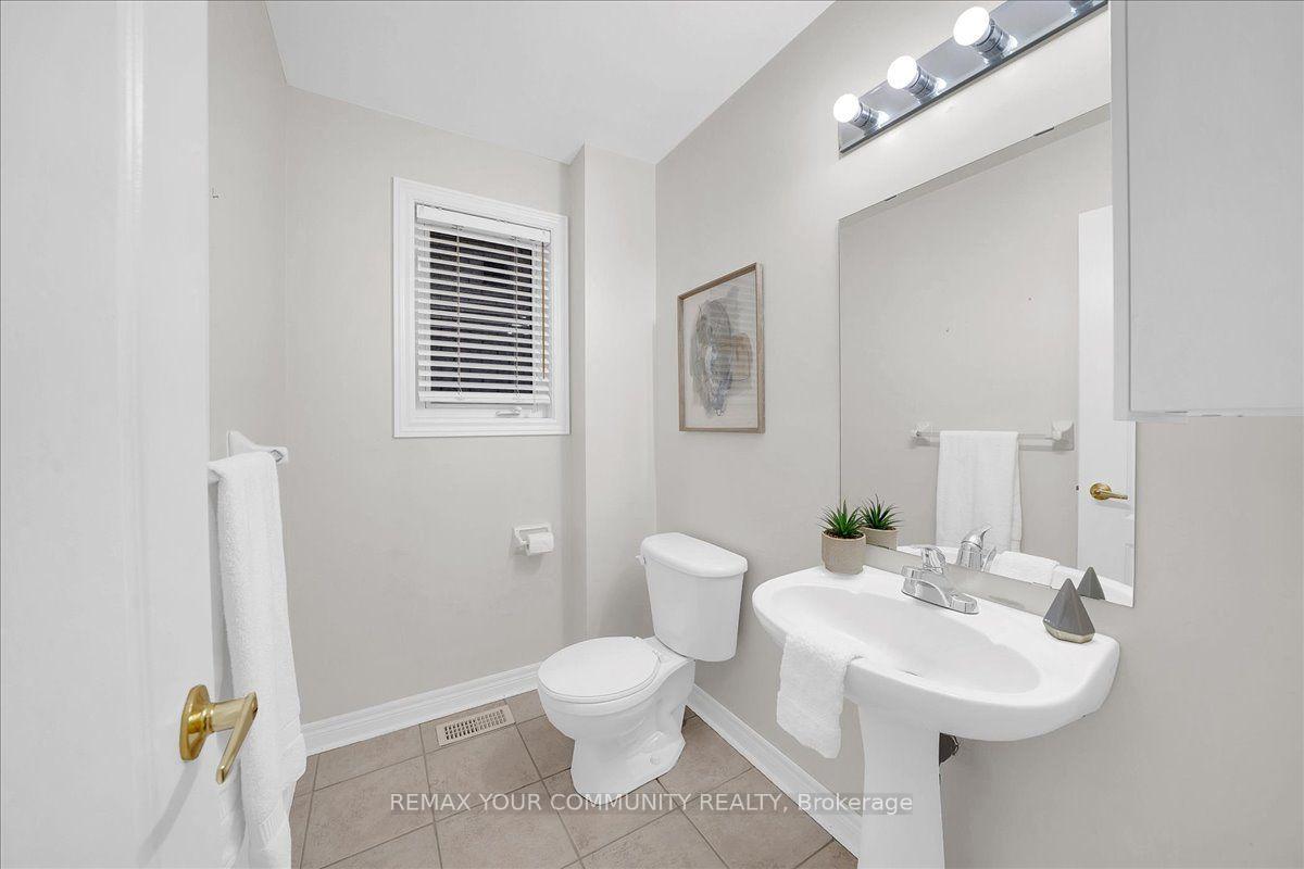 Photo 21 of 129 Colombo Crescent, Vaughan, Maple — HOMEH
