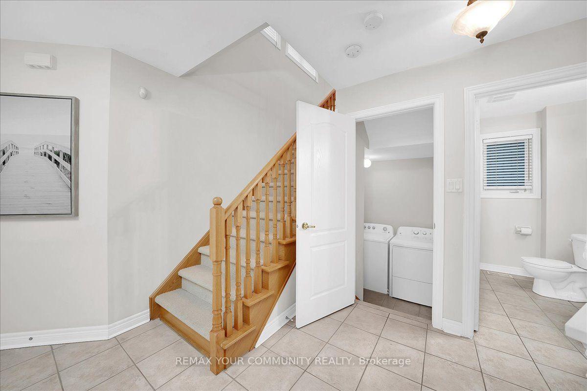 Photo 23 of 129 Colombo Crescent, Vaughan, Maple — HOMEH