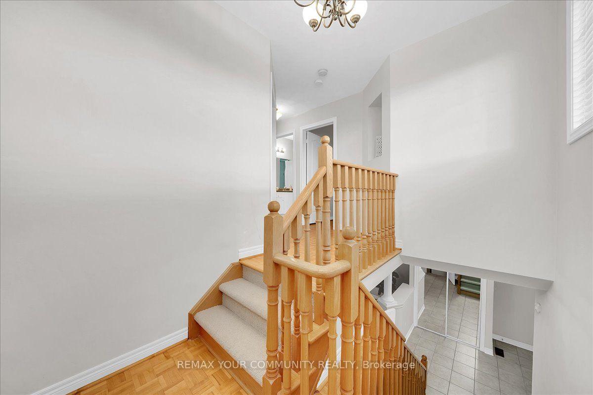 Photo 24 of 129 Colombo Crescent, Vaughan, Maple — HOMEH