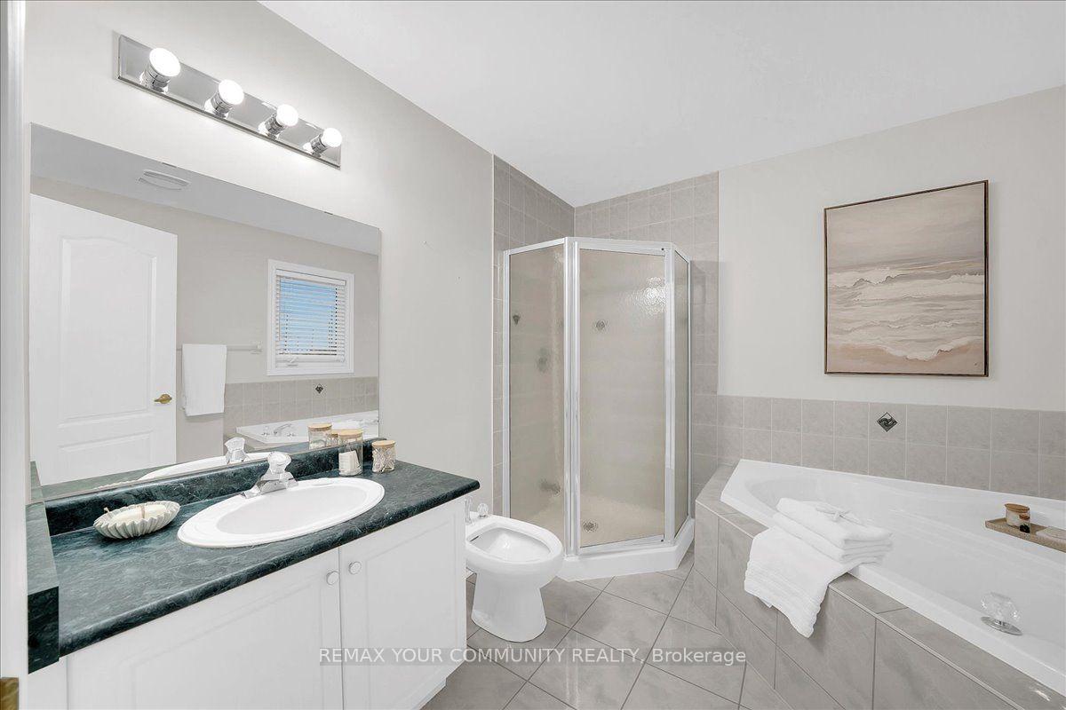 Photo 29 of 129 Colombo Crescent, Vaughan, Maple — HOMEH
